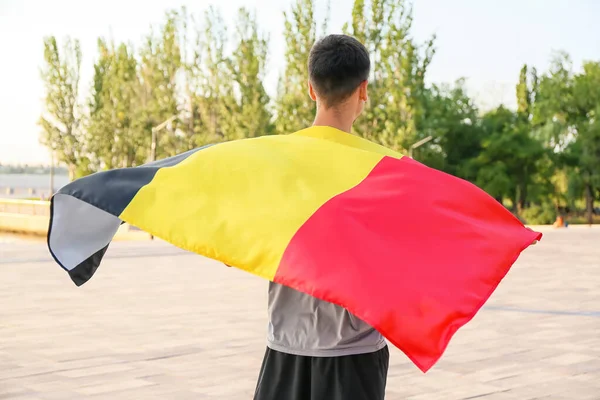Молодой Человек Флагом Бельгии Открытом Воздухе — стоковое фото