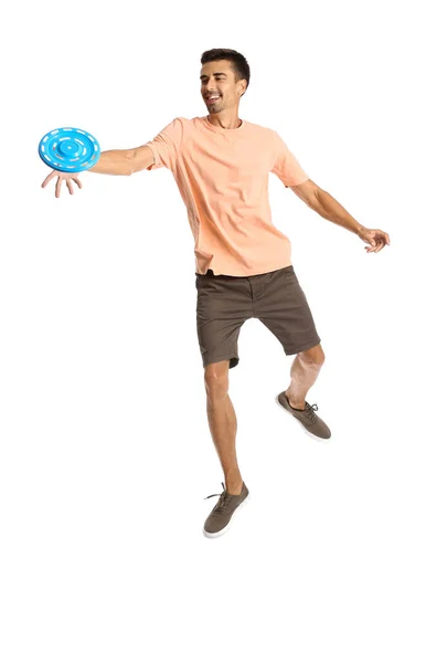 Ung Man Fånga Frisbee Vit Bakgrund — Stockfoto