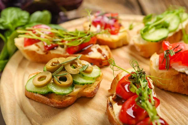 Board Tasty Vegetarian Bruschettas Table Closeup — Stock Photo, Image