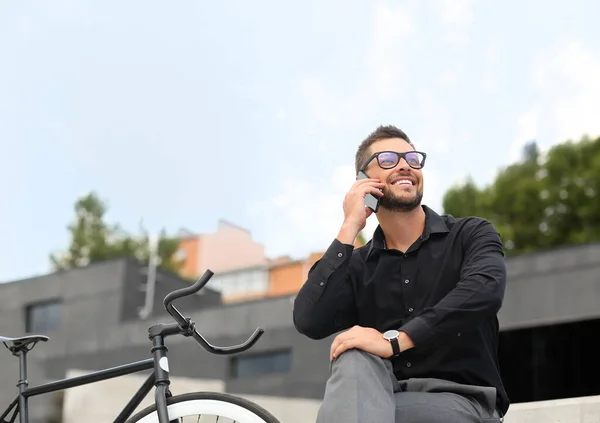 Businessman Bicycle Talking Mobile Phone City Street — Stock Photo, Image