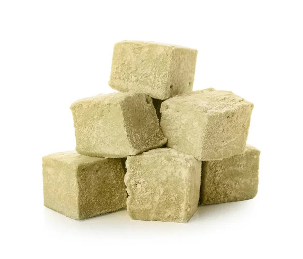 Saboroso Marshmallows Hojicha Fundo Branco — Fotografia de Stock