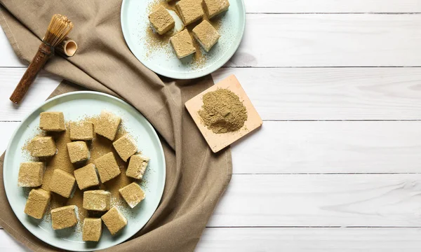 Plates Tasty Hojicha Marshmallows Chasen Light Wooden Background — Stock Photo, Image