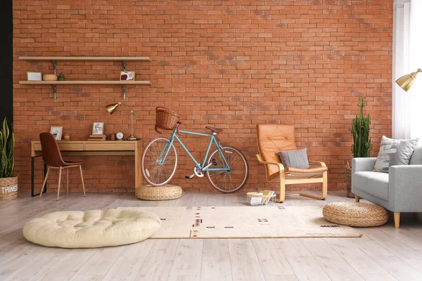 Modern Bisikletle Rahat Bir Oturma Odası — Stok fotoğraf