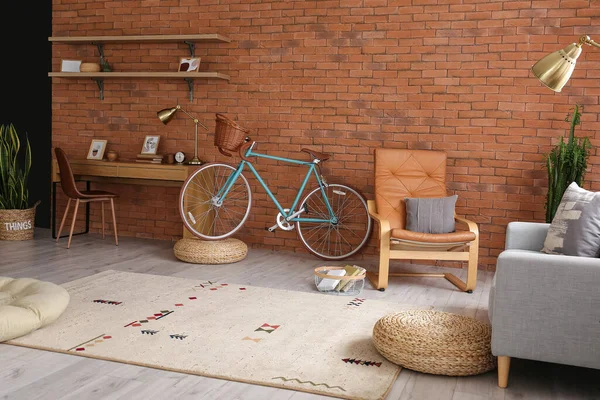 Cómoda Sala Estar Interior Con Bicicleta Moderna — Foto de Stock
