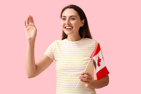 Vacker Ung Kvinna Med Flagga Kanada Färg Bakgrund — Stockfoto