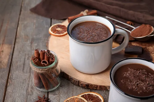 Tazas Sabroso Chocolate Caliente Sobre Fondo Madera — Foto de Stock