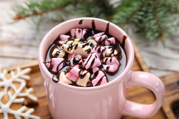 Tasse Leckere Heiße Schokolade Mit Marshmallow Auf Dem Tisch Nahaufnahme — Stockfoto