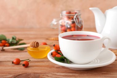 Masada bir fincan gül kalçası çayı