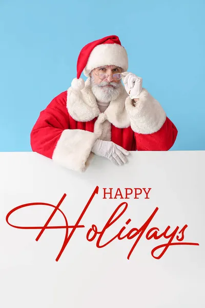 Santa Claus Con Póster Sobre Fondo Color Felices Fiestas —  Fotos de Stock
