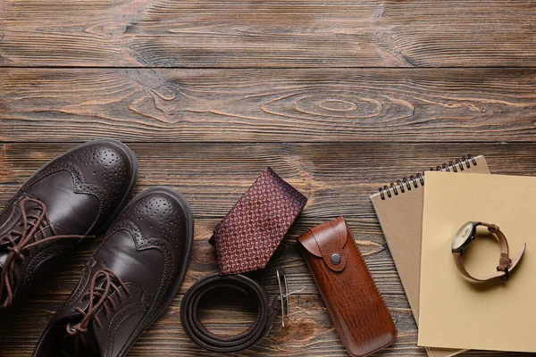 Conjunto Acessórios Masculinos Elegantes Fundo Madeira — Fotografia de Stock