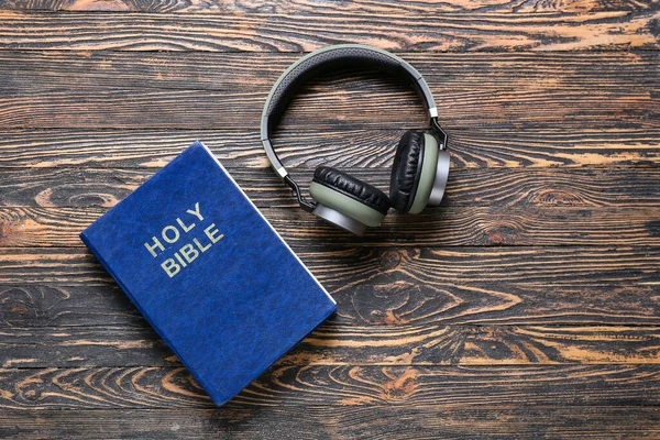 Holy Bible Modern Headphones Wooden Background — Stock Photo, Image