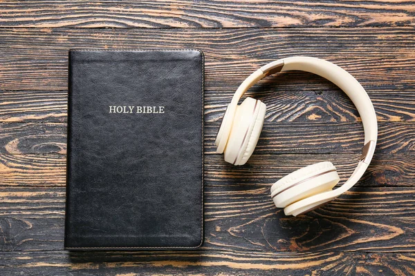 Holy Bible Modern Headphones Wooden Background — Stock Photo, Image