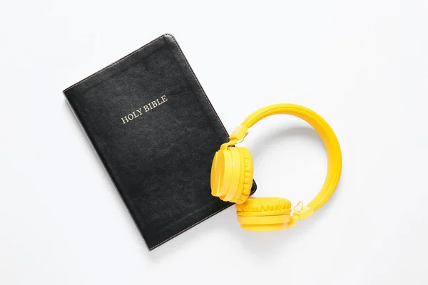 Holy Bible Modern Headphones White Background — Stock Photo, Image