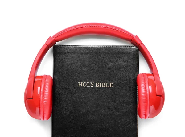 Święta Biblia Nowoczesne Słuchawki Białym Tle — Zdjęcie stockowe