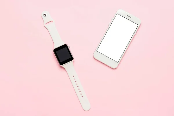 Inteligentny Zegarek Telefon Komórkowy Różowym Tle — Zdjęcie stockowe