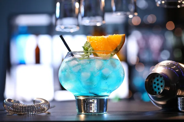 Glass Blue Lagoon Cocktail Table Bar — Stock Photo, Image