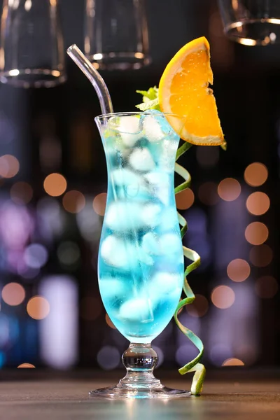 Glas Blauer Lagunencocktail Auf Dem Tisch Der Bar — Stockfoto