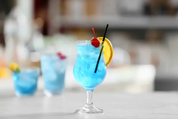 Glasses Blue Lagoon Cocktail Table Room — Stock Photo, Image
