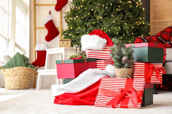 Christmas Gifts Santa Hat Bag Floor Room — Stock Photo, Image