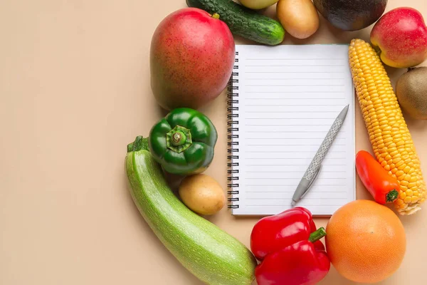 Prázdný Notebook Pero Ovoce Zelenina Barevném Pozadí Veganský Den — Stock fotografie