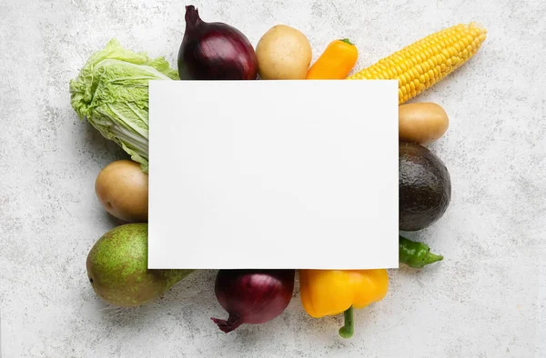 Świeże Warzywa Czysta Kartka Papieru Jasnym Tle Dzień Wegański — Zdjęcie stockowe