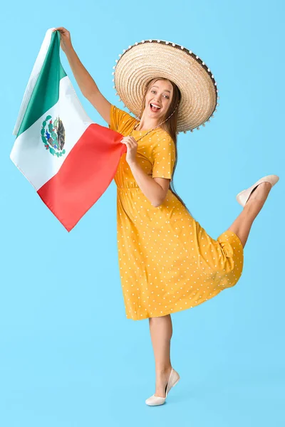 Mujer Joven Feliz Sombrero Sombrero Con Bandera México Sobre Fondo — Foto de Stock