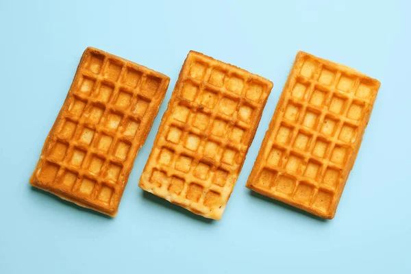 Mavi Arka Planda Lezzetli Belçika Waffle Ları — Stok fotoğraf