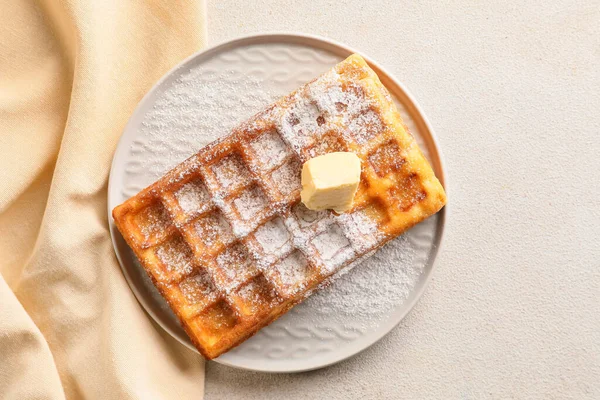 Köstliche Belgische Waffel Mit Butter Teller Auf Weißem Hintergrund — Stockfoto