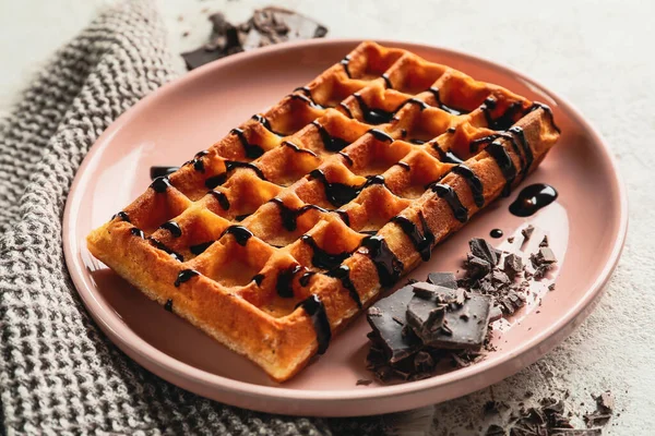 Plate Delicious Belgian Waffle Chocolate Syrup Light Background Closeup — Stock Photo, Image