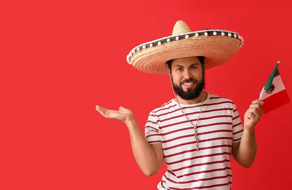 Schöner Mann Sombrero Und Mit Mexikanischer Flagge Auf Farbigem Hintergrund — Stockfoto