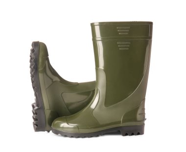 Beyaz arkaplanda bir çift çizme