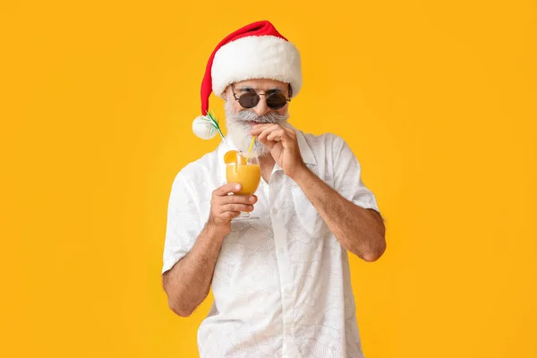 Cool Santa Claus Cocktail Color Background — Stock Photo, Image