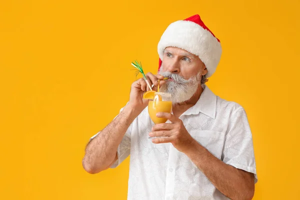 Santa Claus Cocktail Color Background — Stock Photo, Image