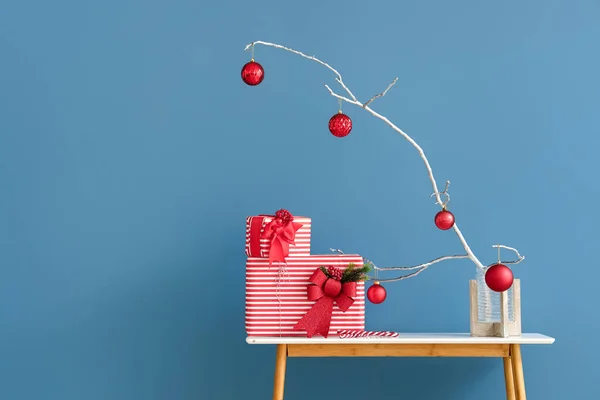Beautiful Christmas Gifts Decor Table Color Wall — Stock Photo, Image