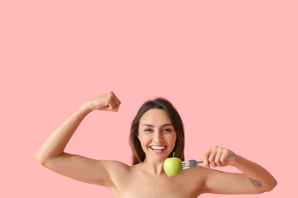 Giovane Donna Nuda Con Mela Fresca Sfondo Colore Giorno Vegano — Foto Stock