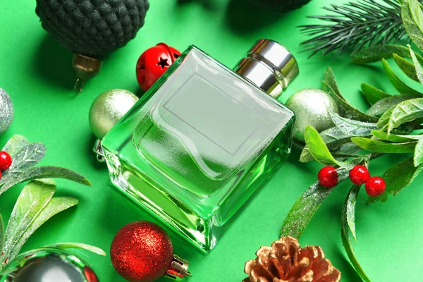 Parfüm Palack Karácsonyi Dekoráció Színes Háttér Közelkép — Stock Fotó