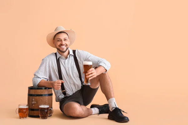 Young Man Traditional German Clothes Beer Beige Background — Stock Photo, Image