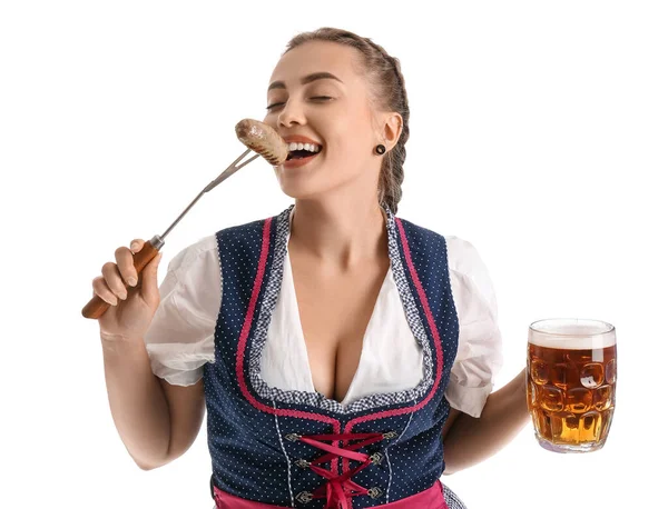 Młoda Kelnerka Octoberfest Piwem Jedzącym Kiełbasę Białym Tle — Zdjęcie stockowe