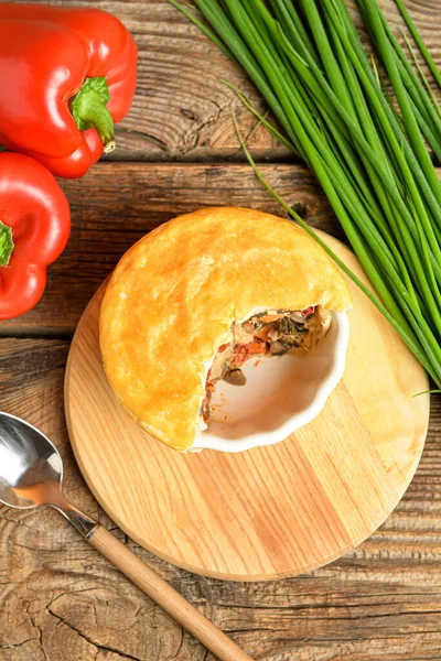 Tasty Vegetable Pot Pie Wooden Background — Stock Photo, Image