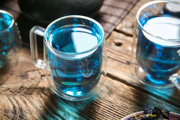 Glass Cups Organic Blue Tea Wooden Background Closeup — Stock Photo, Image