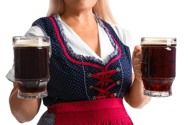 Adorável Garçonete Oktoberfest Segurando Canecas Com Cerveja Fundo Branco — Fotografia de Stock