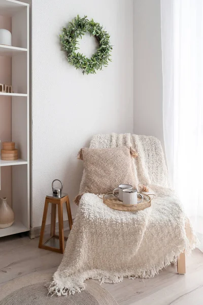 Chair Cups Mistletoe Wreath Hanging Light Wall — Stock Photo, Image