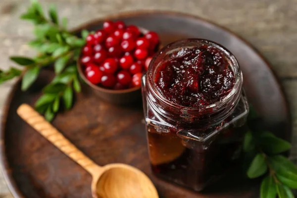 Vaso Gustosa Marmellata Mirtilli Rossi Bacche Fresche Sfondo Legno — Foto Stock