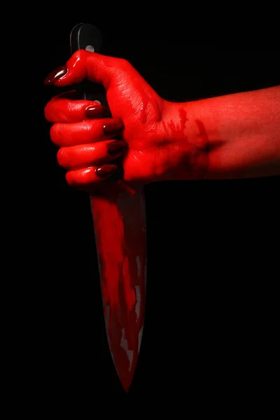 Siyah Arka Planda Kanlı Bıçakla — Stok fotoğraf