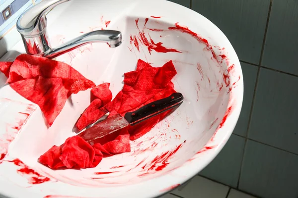Fregadero Con Manchas Sangre Cuchillo Baño — Foto de Stock