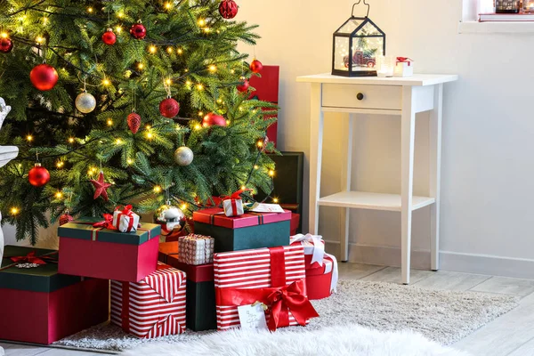 Muitos Presentes Sob Árvore Natal Quarto — Fotografia de Stock