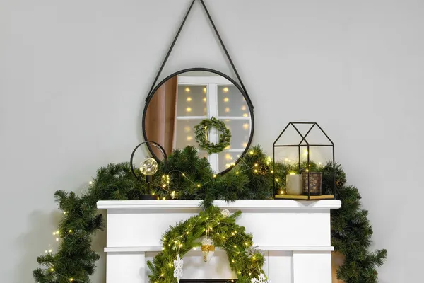 Fireplace Garland Wreath Mirror Light Wall — Stock Photo, Image