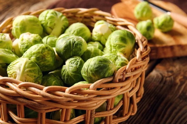 Wicker Wooden Raw Brussels Cabbage Table Closeup — Stock Photo, Image