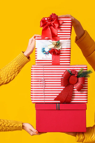 Woman Man Holding Christmas Gift Boxes Yellow Background — Stock Photo, Image