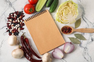 Farklı malzemelerden yapılmış çerçeve ve ışık arkaplan tarifi kitabı